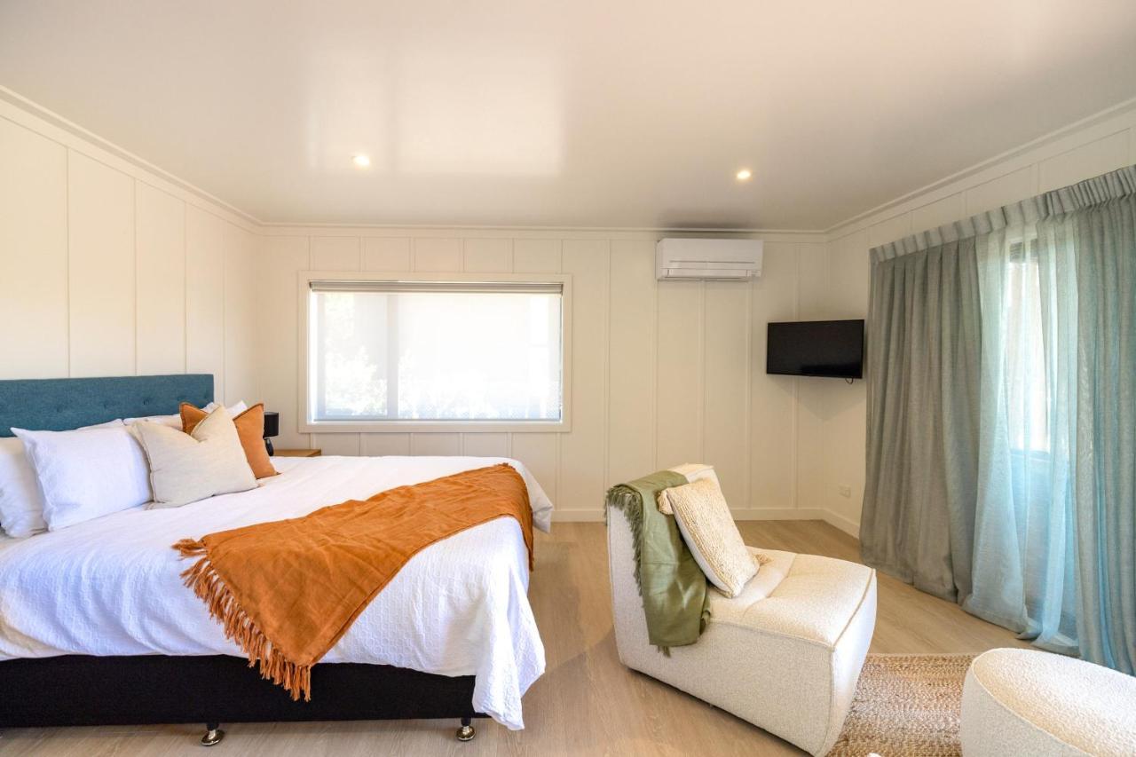 Onetangi Beach Stays Studio 2 - Coast & Country Exterior photo